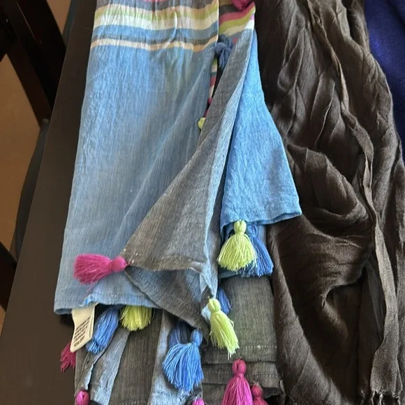 A Set of Five Scarves a Variety of Colors - Picture 2 of 4